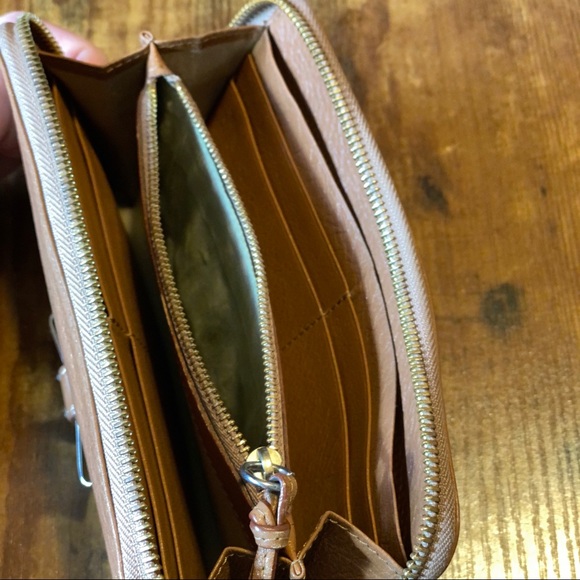 Authentic Chloe Lily Long Wallet - Picture 13 of 16